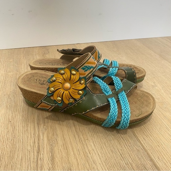 Spring Step by L’Artiste Deoanna Flower Leather Sandal - Picture 2 of 6